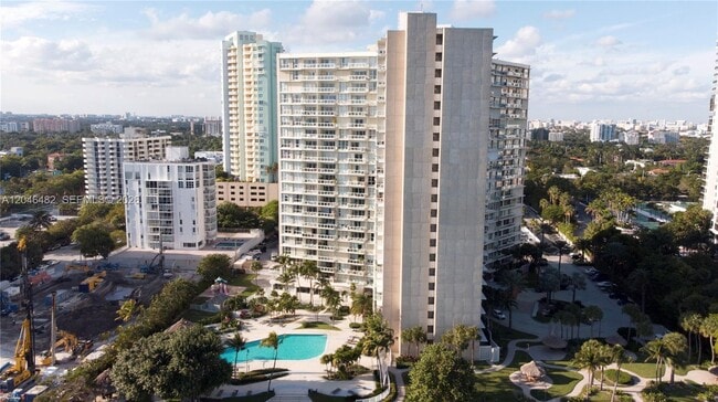 Foto del edificio - 2451 Brickell Ave
