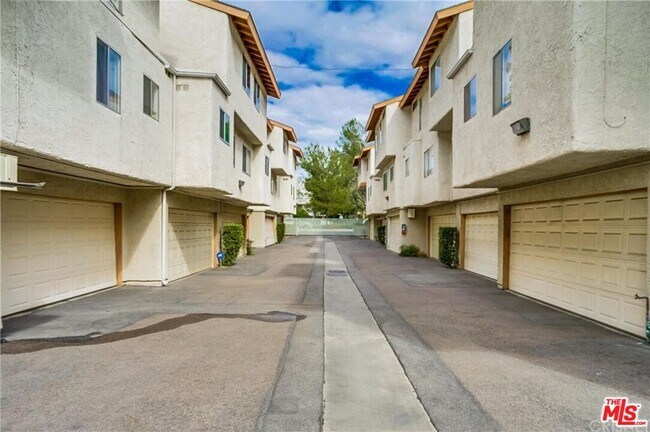 Foto del edificio - 12366 Chandler Blvd