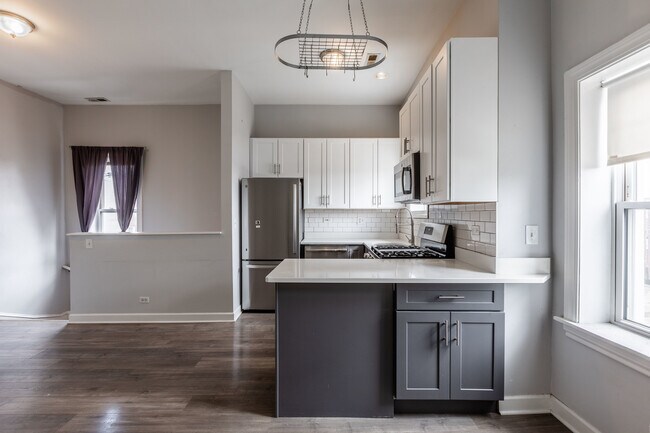Foto del edificio - 3216 W Augusta Blvd