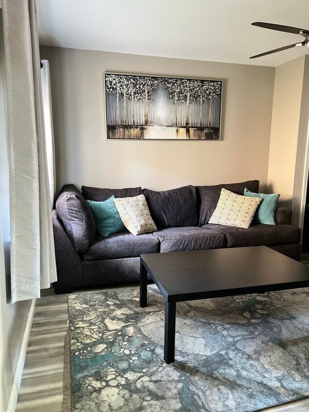 Foto principal - 740 Rossmore Ave