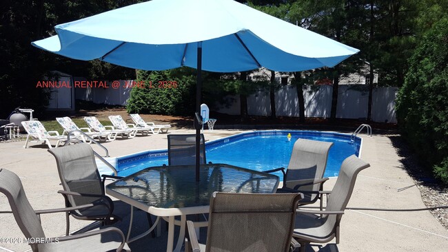 Building Photo - 1210 Tuxedo Pl