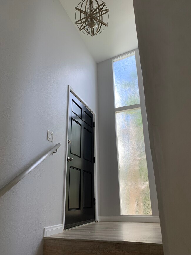 Split level to downstairs - 677 Vista Bonita