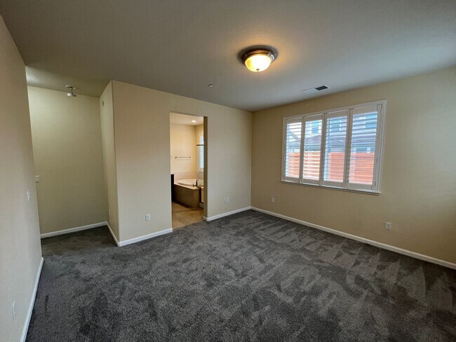 Foto del edificio - Newer 4-bedroom Single Story home in Manteca!