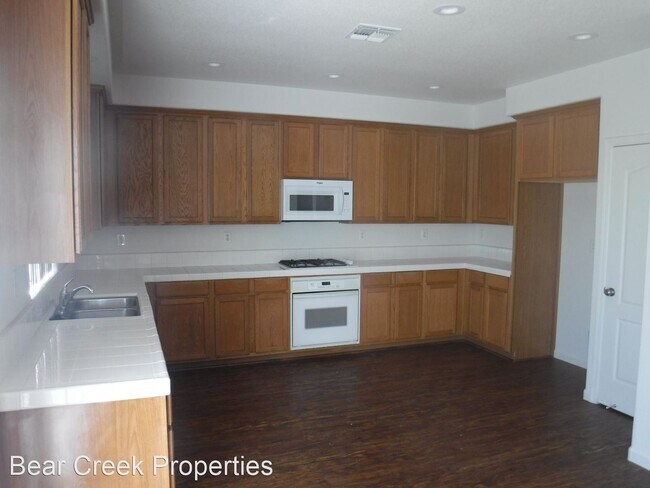 Foto del edificio - 3 br, 2.5 bath House - 256 Mono Lake Ave