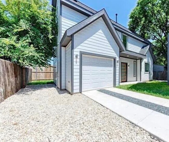 Building Photo - 502 Tillery St