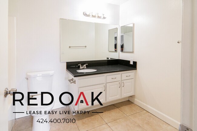 Foto del edificio - Stunning One Bedroom with Private Balcony,...