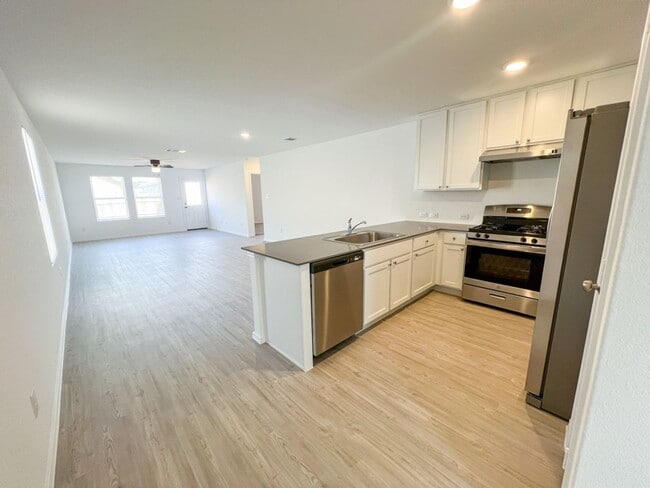 Building Photo - 4 Bedroom 1-Story Home Near SeaWorld in Northwest San Antonio
