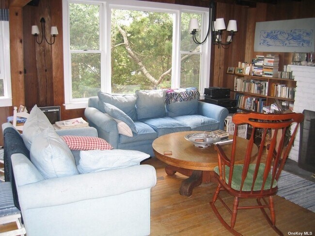 Building Photo - 870 Evergreen Walk