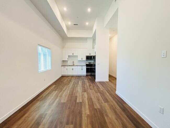 Foto del edificio - 13037 San Fernando Rd