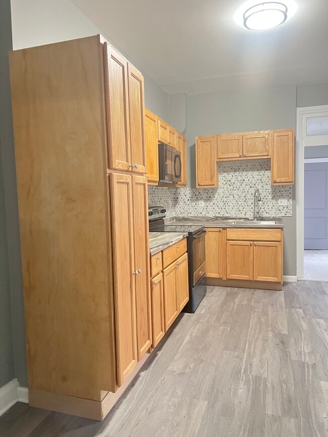 Kitchen - 1807 Market St