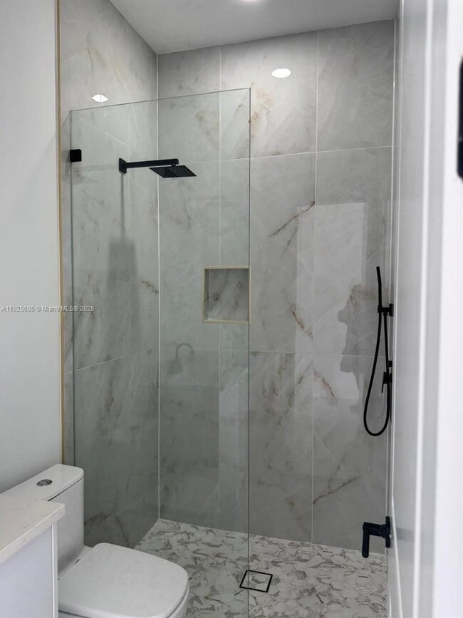 Foto del edificio - 2807 Leeland Heights Blvd