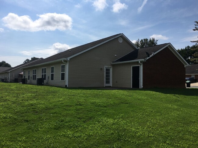 Building Photo - 46/48 Widgeon Way