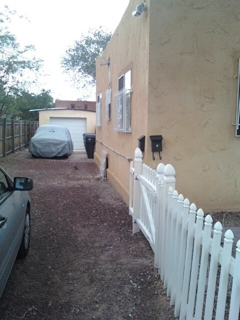 Building Photo - MONTERY HEIGHTS CNM/UNM DARLING 2 Bedroom ...