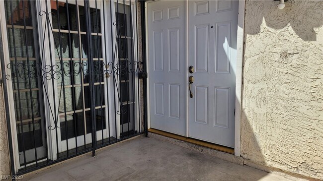 Foto del edificio - 3387 Racquet St