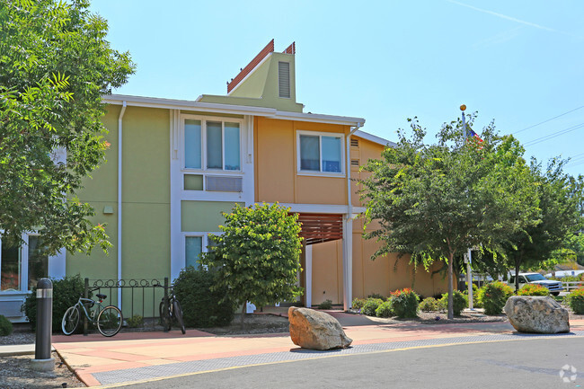 Building Photo - Sierra Meadows