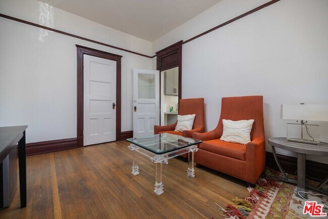 Foto del edificio - 824 S Bonnie Brae St