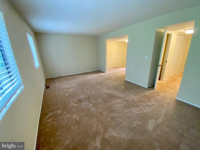 Foto del edificio - 1010 Commanders Way N
