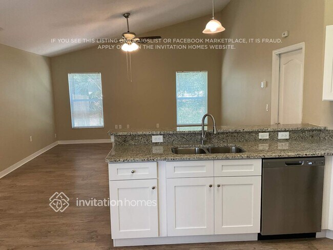 Building Photo - 425 E New Hampshire Ave