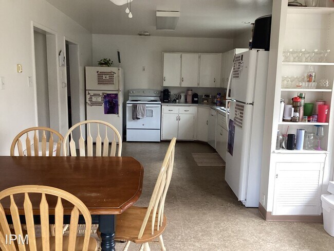 Foto del edificio - 5 br, 3 bath House - 238 W Sacramento Ave