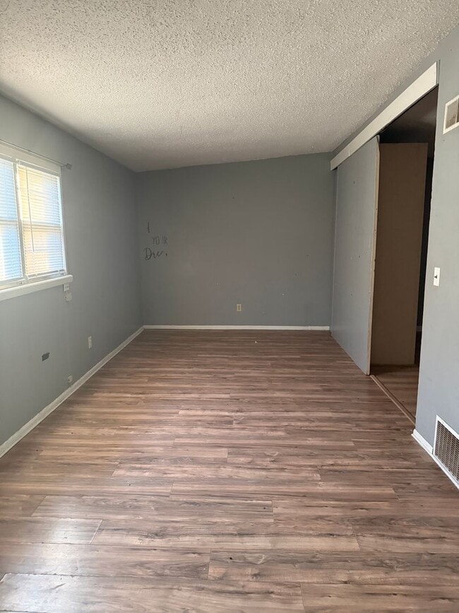 Building Photo - 516 SE 6th St