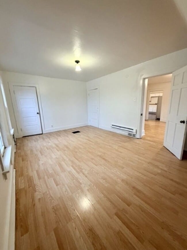 Building Photo - 611 N Broadway