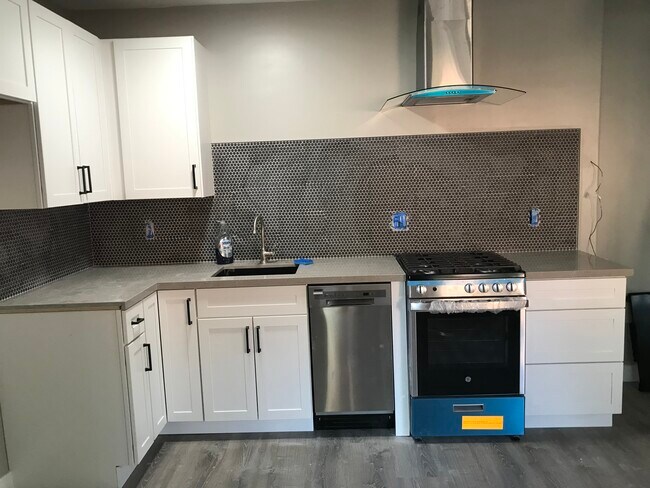 Foto del edificio - 842 Katherine Rd