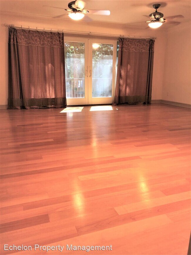 Building Photo - 2 br, 2.5 bath House - 812 N Broadway