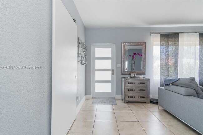 Foto del edificio - 570 NW 49th St
