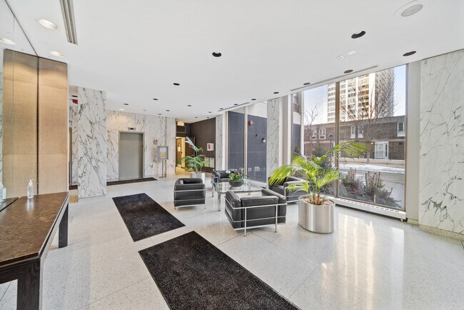 Foto del edificio - 1460 N Sandburg Ter