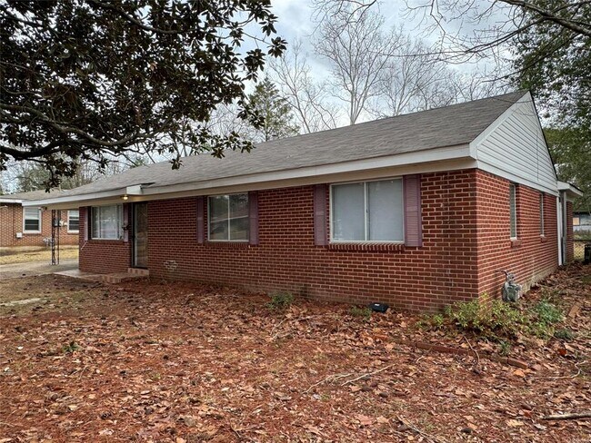 Building Photo - 1368 Adrian Ln