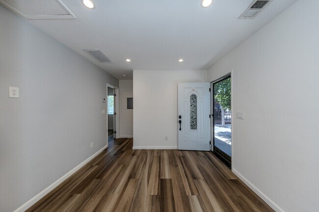 Foto del edificio - 4710 Townsend Ave