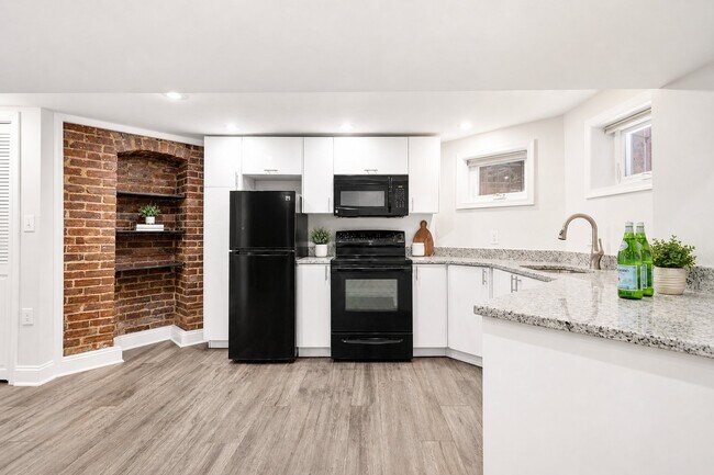 Foto del edificio - 3576 13th St NW