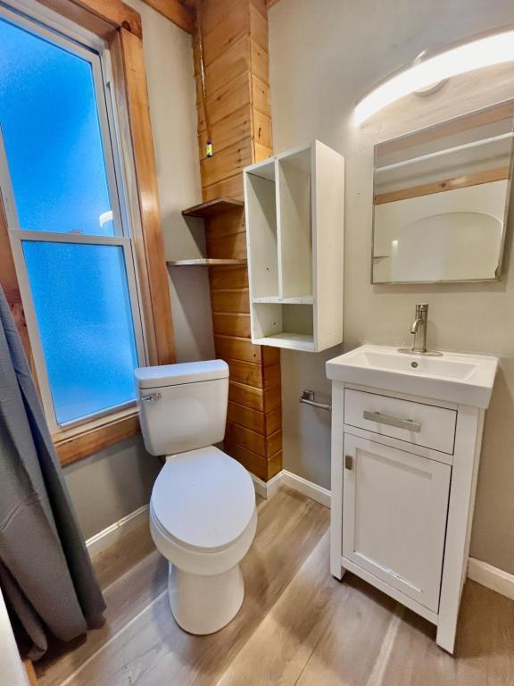 Building Photo - 153 Horton St