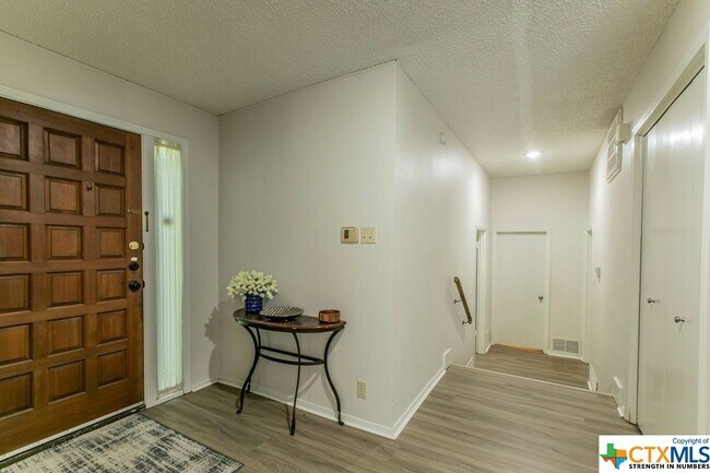 Foto del edificio - 4000 Hickory Rd