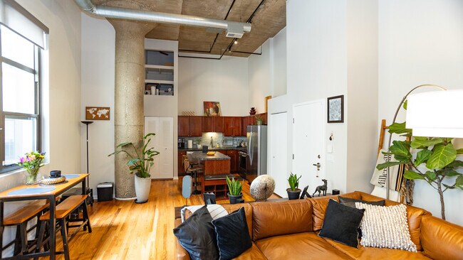 Building Photo - 758 N Larrabee St
