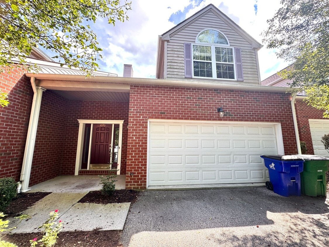 Photo - 1070 Oak Tree Blvd | 3 Bed 2.5 Bath Townhouse | Available  September 1st