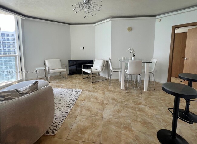 Foto del edificio - 16699 Collins Ave