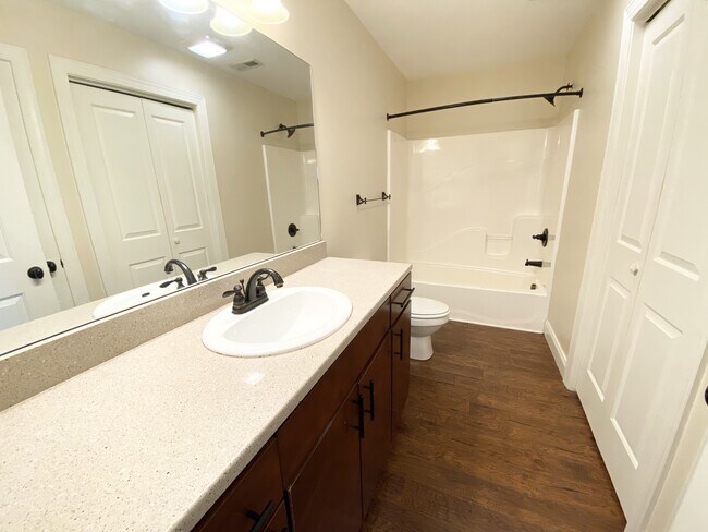 Foto del edificio - 405 Treyson Ln