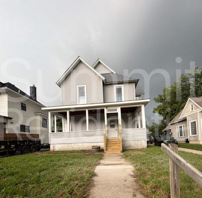 Building Photo - 1422 10th St