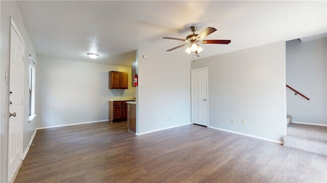 Building Photo - 1002 Verde Dr