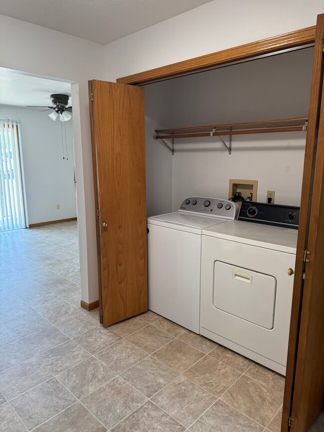 Building Photo - 2161 Sunnyslope Dr
