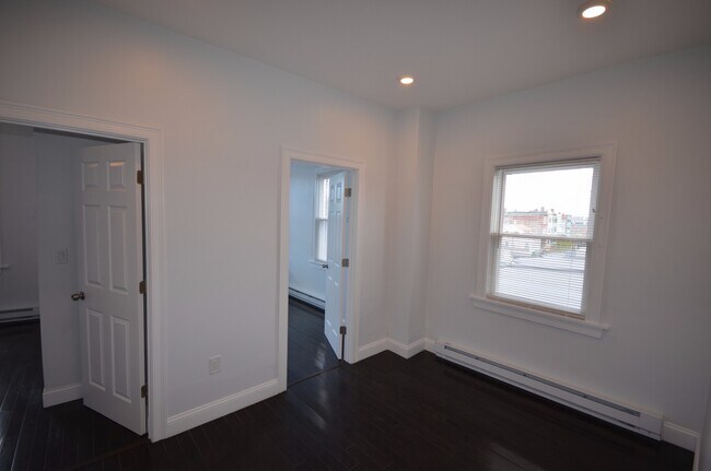 Building Photo - 22 Chelsea St