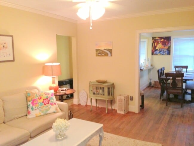 Building Photo - Spacious 3 Bedroom House in Byrnes Down!