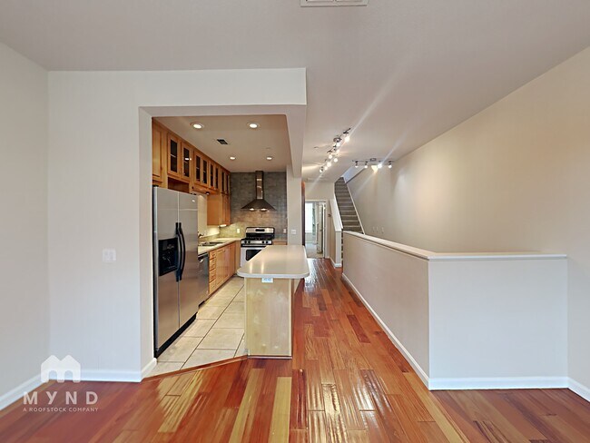 Foto del edificio - 425 Harriet Ln