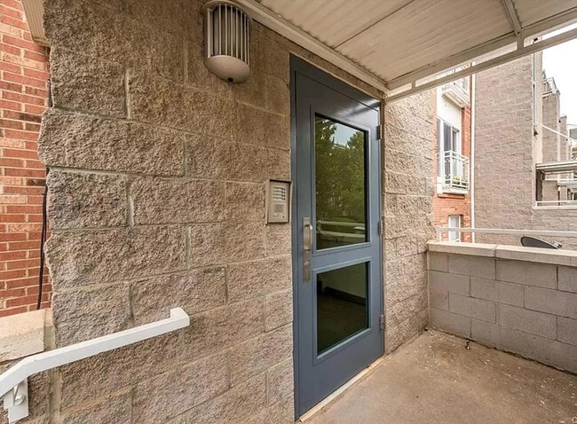 Building Photo - Room in Condo on Donatello Avenue