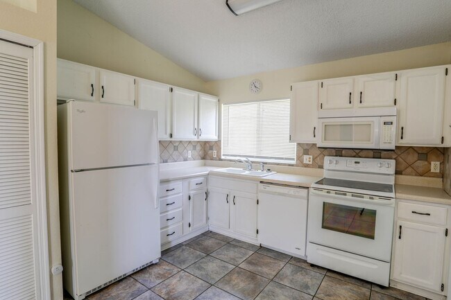 Foto del edificio - 1057 Kelsey Ave
