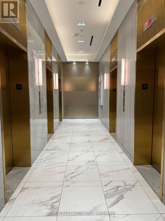 Photo du bâtiment - 950-2950 Portage Pkwy