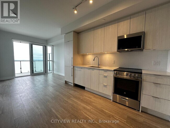 Photo du bâtiment - 430 Square One Dr