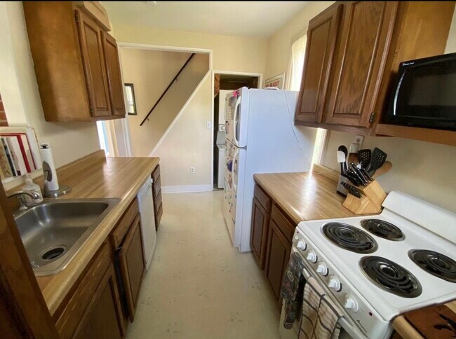 Building Photo - 406 S 7th St