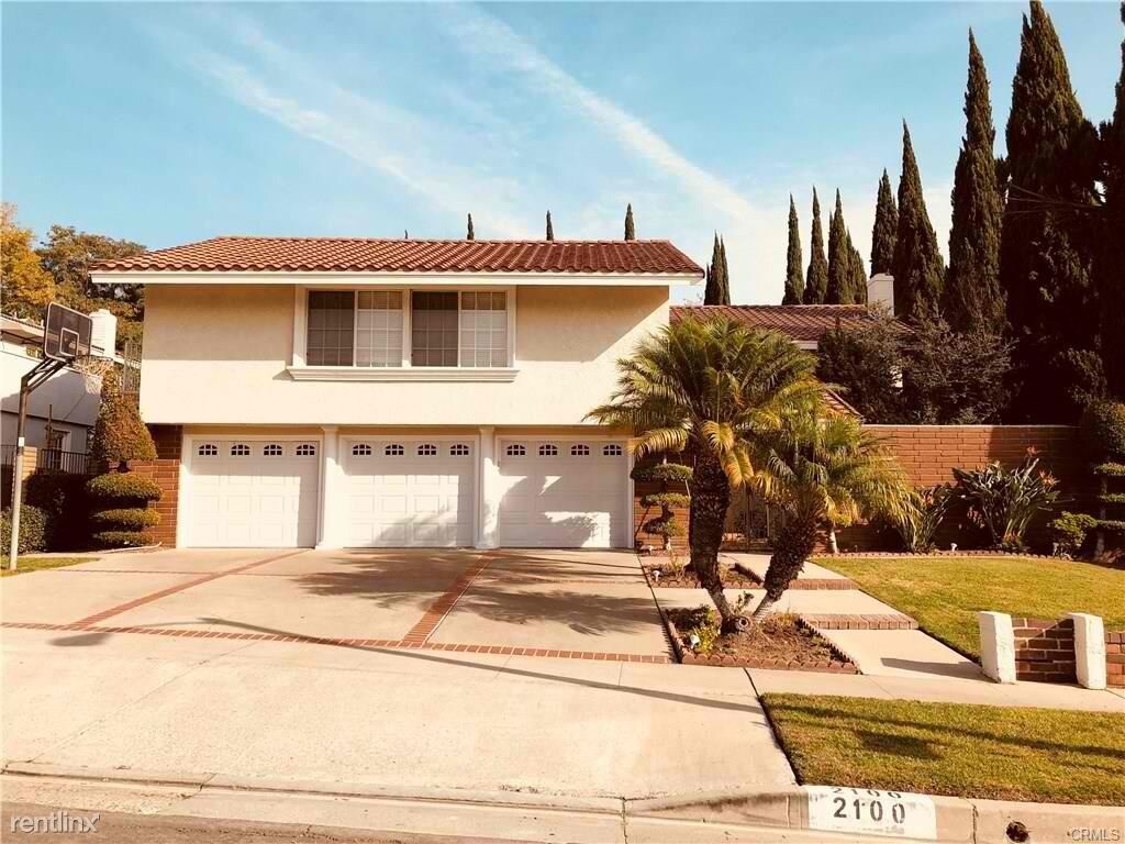 Primary Photo - 2100 Camino Rey St